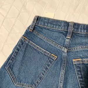 Abercrombie and Fitch Ultra High Rise 90s Straight Jeans 23